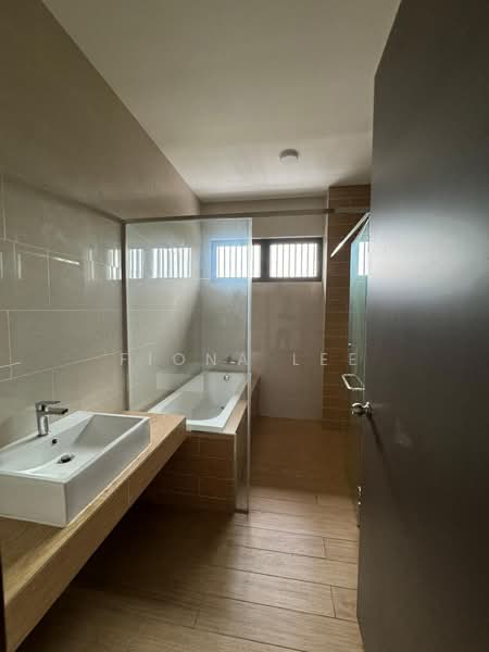 Semi-Detached House for Rent in Telok Panglima Garang (Selangor) - Fiona Lee - Bathroom - PropertyGuru.com.my