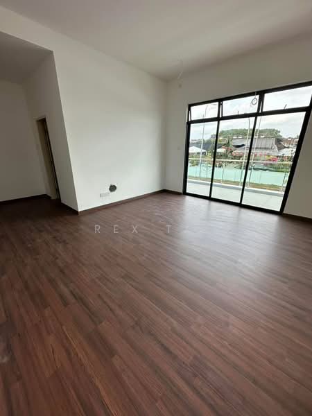 Cluster House for Sale in Taman Mount Austin (Tebrau) - Rex Tay - Living Room - PropertyGuru.com.my