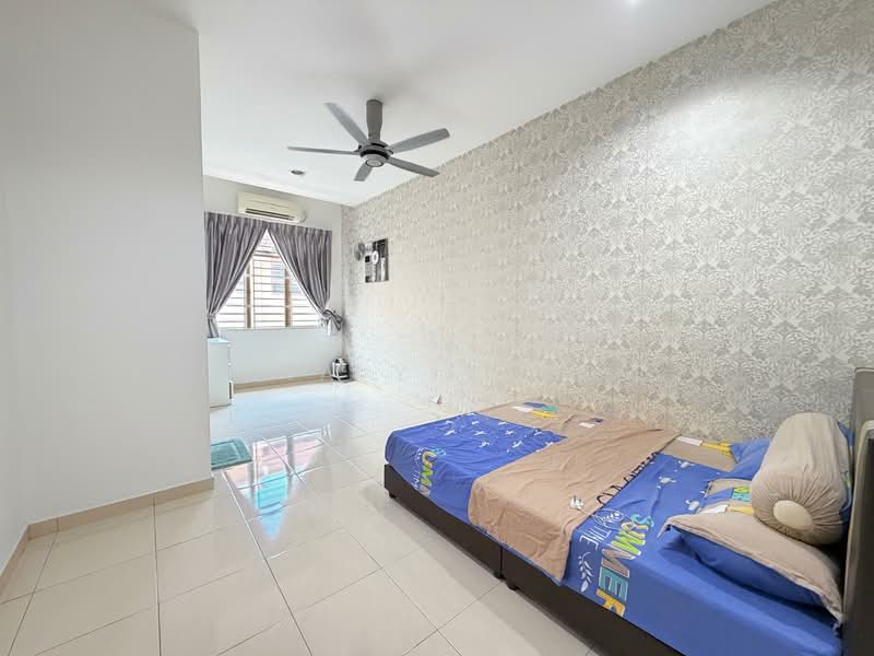 2-storey Terraced House for Rent in Taman Cahaya Pelangi (Kluang) - Chia Yin Kow - Bedroom - PropertyGuru.com.my