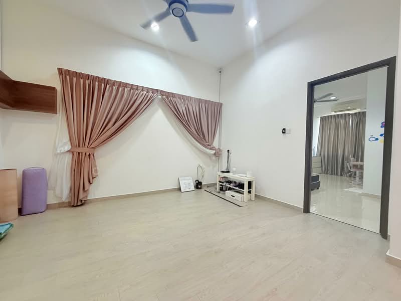 2-storey Terraced House for Rent in Taman Cahaya Pelangi (Kluang) - Chia Yin Kow - Living Room - PropertyGuru.com.my