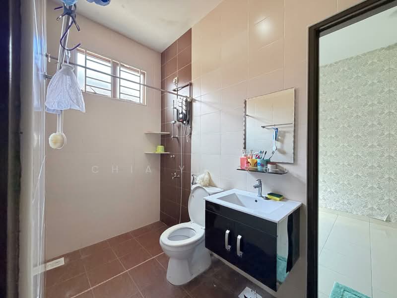 2-storey Terraced House for Rent in Taman Cahaya Pelangi (Kluang) - Chia Yin Kow - Bathroom - PropertyGuru.com.my