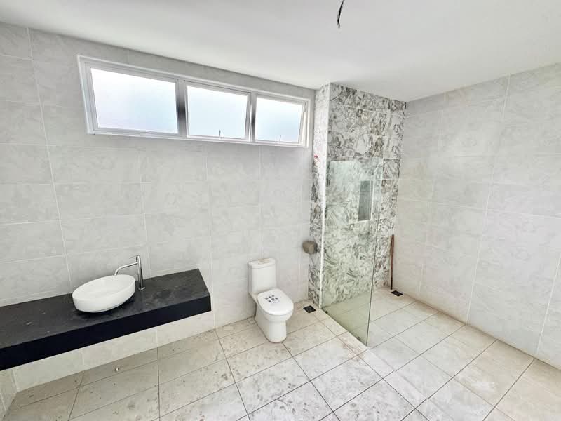 Semi-Detached House for Sale in Taman Mutiara Rini (Skudai) - Jack Wong - Bathroom - PropertyGuru.com.my