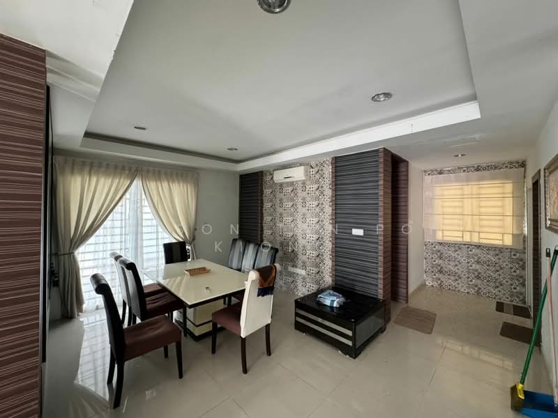 Taman Bukit Kempas untuk Untuk Dijual - RM 1,680,000, Mac 2026 - Dining Room - PropertyGuru.com.my
