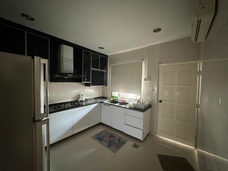 Taman Bukit Kempas untuk Untuk Dijual - RM 1,680,000, Mac 2026 - Kitchen - PropertyGuru.com.my