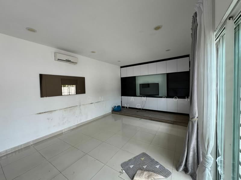 Taman Bukit Kempas untuk Untuk Dijual - RM 1,680,000, Mac 2026 - Living Room - PropertyGuru.com.my