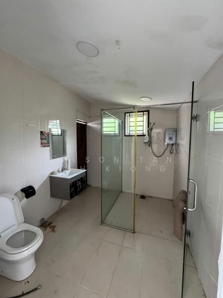 Taman Bukit Kempas untuk Untuk Dijual - RM 1,680,000, Mac 2026 - Bathroom - PropertyGuru.com.my