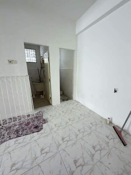 Semi Detached house Taman Brown Gelugor untuk Untuk Disewa - RM 3,000 /bulan, Mac 2026 - Interior - PropertyGuru.com.my