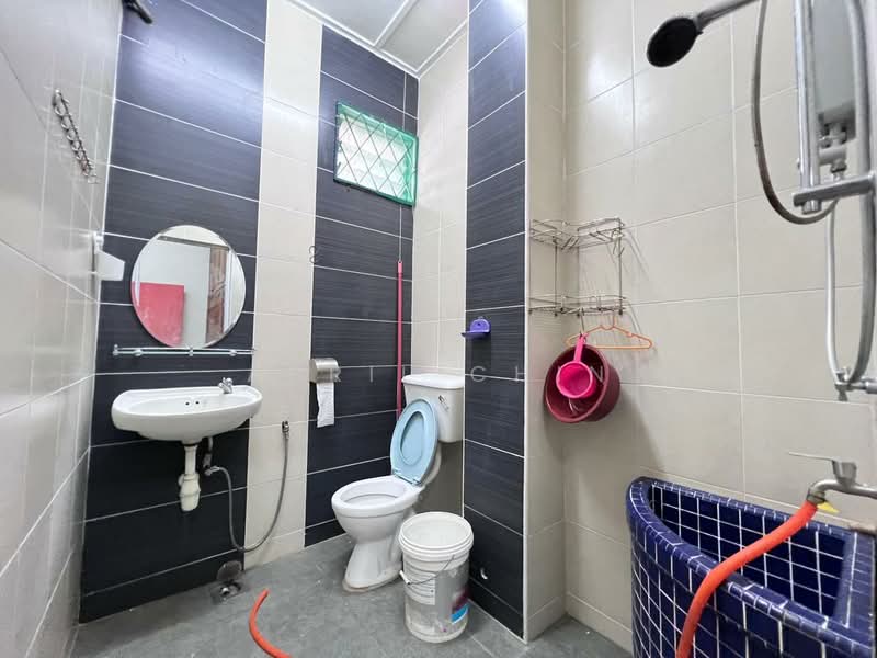 Taman Perling untuk Untuk Disewa - RM 2,300 /bulan, Mac 2026 - Bathroom - PropertyGuru.com.my