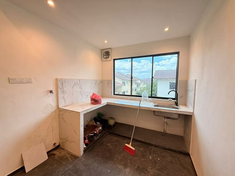 Flat Bandar Selesa Jaya @ Jalan Silat Gayong untuk Untuk Dijual - RM 158,000, Mac 2026 - Kitchen - PropertyGuru.com.my