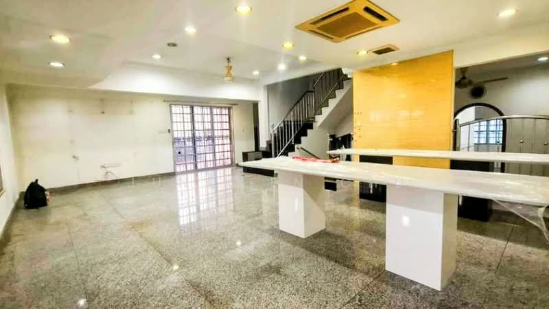 2-storey Terraced House for Sale in Taman Bukit Serdang (Seri Kembangan) - Jun Kien Chu - Living Room - PropertyGuru.com.my