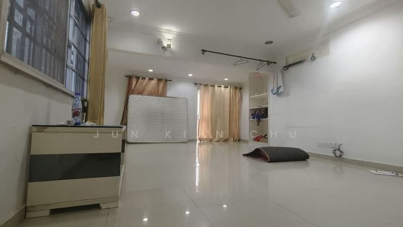 2-storey Terraced House for Sale in Taman Bukit Serdang (Seri Kembangan) - Jun Kien Chu - Bedroom - PropertyGuru.com.my