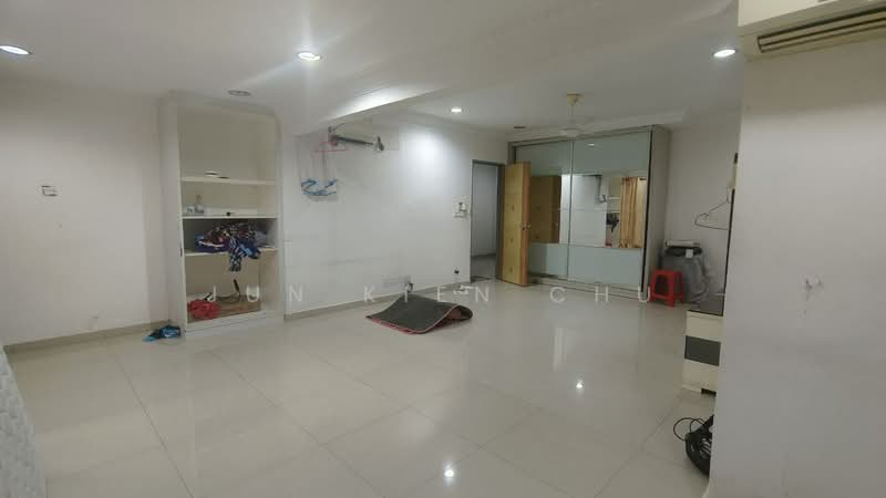 2-storey Terraced House for Sale in Taman Bukit Serdang (Seri Kembangan) - Jun Kien Chu - Living Room - PropertyGuru.com.my