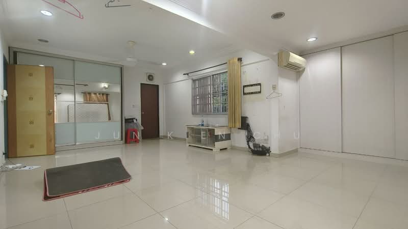 2-storey Terraced House for Sale in Taman Bukit Serdang (Seri Kembangan) - Jun Kien Chu - Living Room - PropertyGuru.com.my