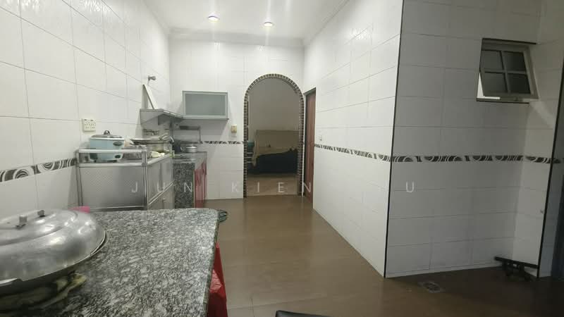 2-storey Terraced House for Sale in Taman Bukit Serdang (Seri Kembangan) - Jun Kien Chu - Kitchen - PropertyGuru.com.my