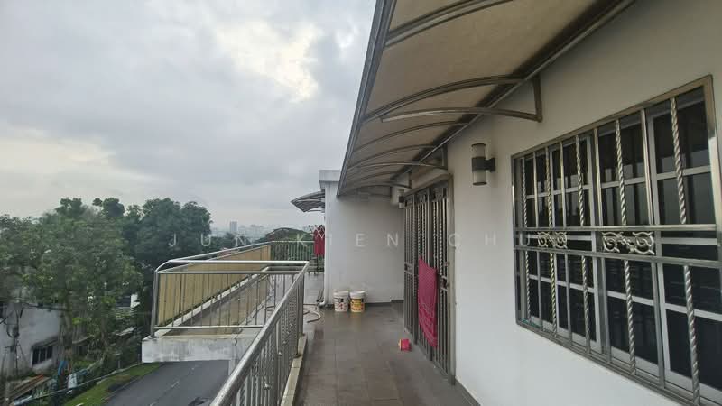 2-storey Terraced House for Sale in Taman Bukit Serdang (Seri Kembangan) - Jun Kien Chu - Balcony - PropertyGuru.com.my