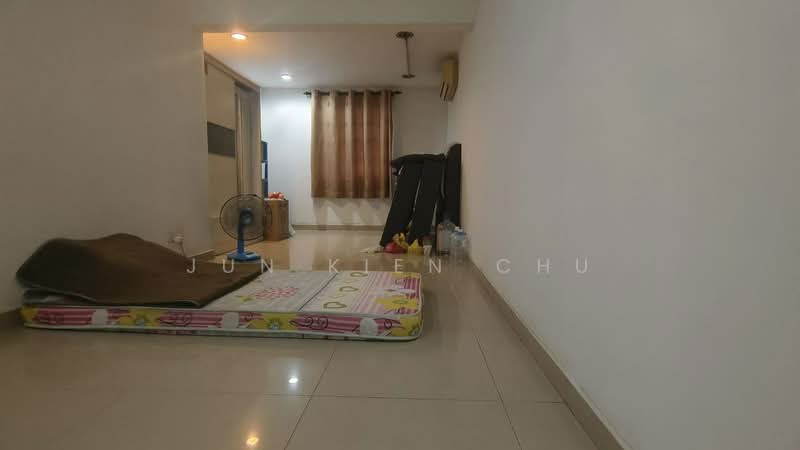2-storey Terraced House for Sale in Taman Bukit Serdang (Seri Kembangan) - Jun Kien Chu - Living Room - PropertyGuru.com.my