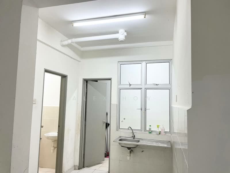 Molek Ria untuk Untuk Disewa - RM 1,300 /bulan, Mac 2026 - Kitchen - PropertyGuru.com.my
