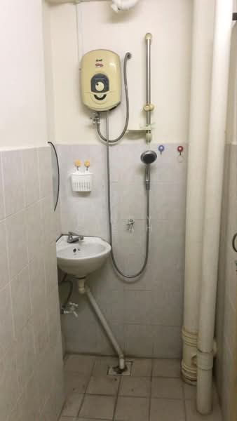 Sri Wangsa 1 untuk Untuk Disewa - RM 1,000 /bulan, Mac 2026 - Bathroom - PropertyGuru.com.my