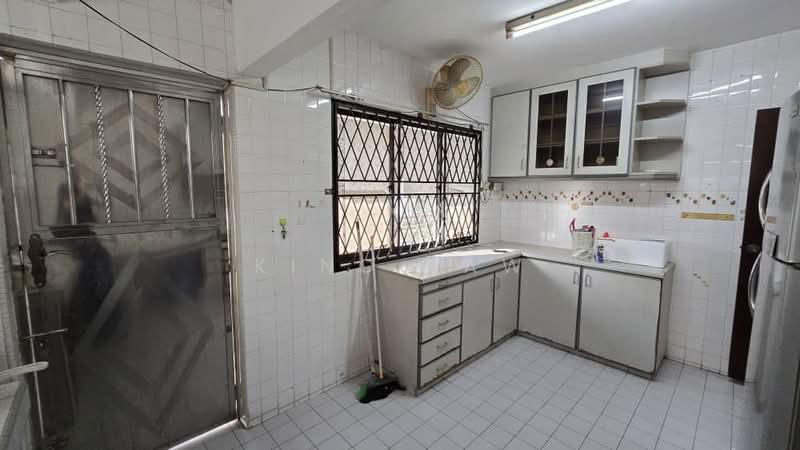 Taman Pelangi Johor Bahru untuk Untuk Dijual - RM 1,350,000, Mac 2026 - Kitchen - PropertyGuru.com.my