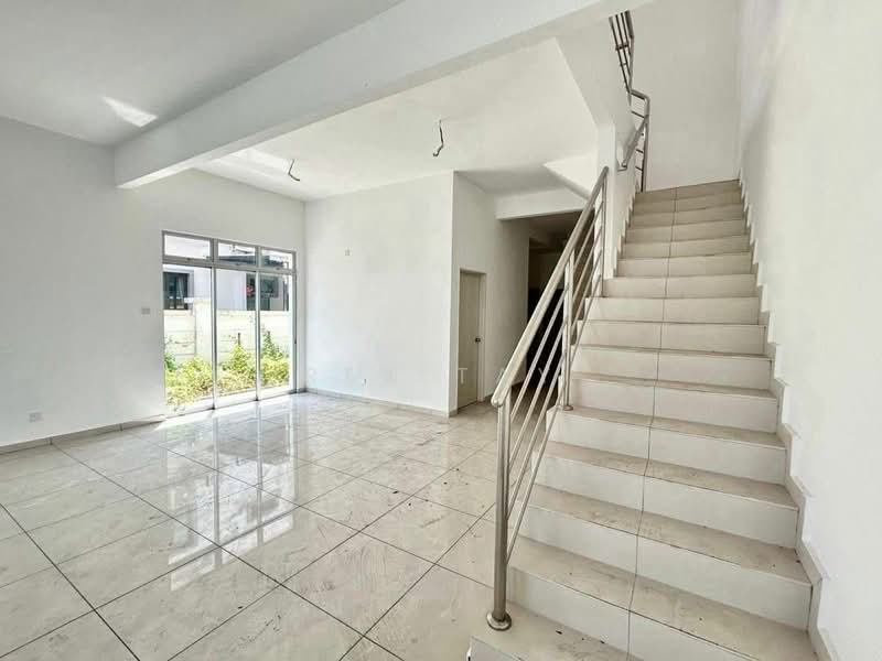 Taman Kempas Utama untuk Untuk Dijual - RM 1,100,000, Mac 2026 - Living Room - PropertyGuru.com.my