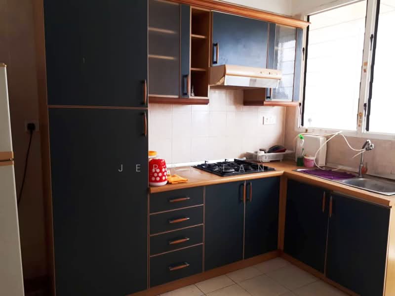 Condominium for Rent at Gurney Park Condominium - Jerry Tan - Kitchen - PropertyGuru.com.my