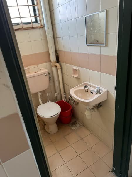 Shop / Office for Sale in Seksyen 13 (Shah Alam) - Zuraina Rajudin - Bathroom - PropertyGuru.com.my