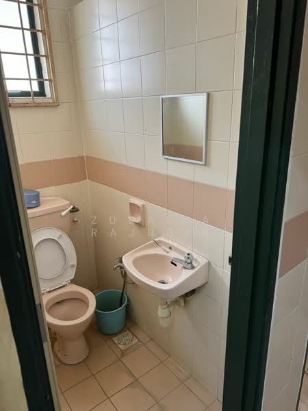Shop / Office for Sale in Seksyen 13 (Shah Alam) - Zuraina Rajudin - Bathroom - PropertyGuru.com.my