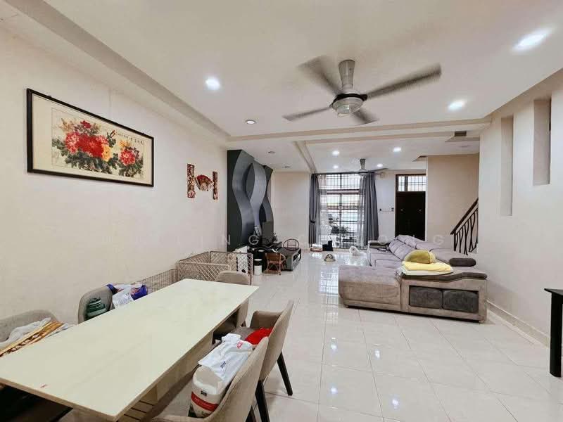 Taman Mount Austin untuk Untuk Dijual - RM 760,000, Mac 2026 - Living Room - PropertyGuru.com.my