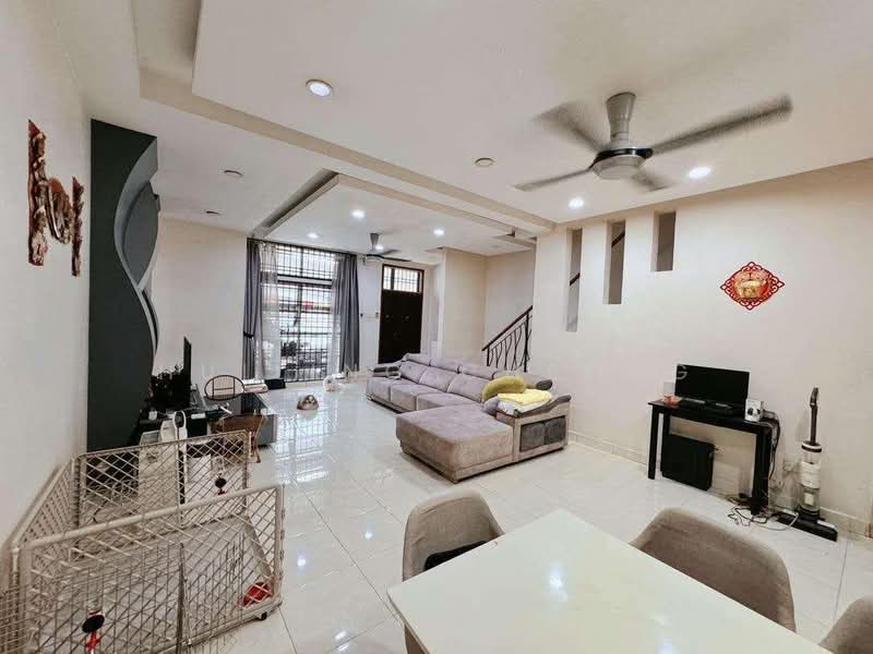 Taman Mount Austin untuk Untuk Dijual - RM 760,000, Mac 2026 - Living Room - PropertyGuru.com.my