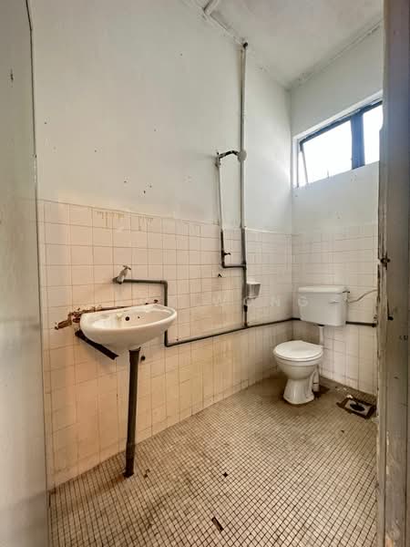 2-storey Terraced House for Sale in Taman Sri Bahagia (Tampoi) - Jack Wong - Bathroom - PropertyGuru.com.my