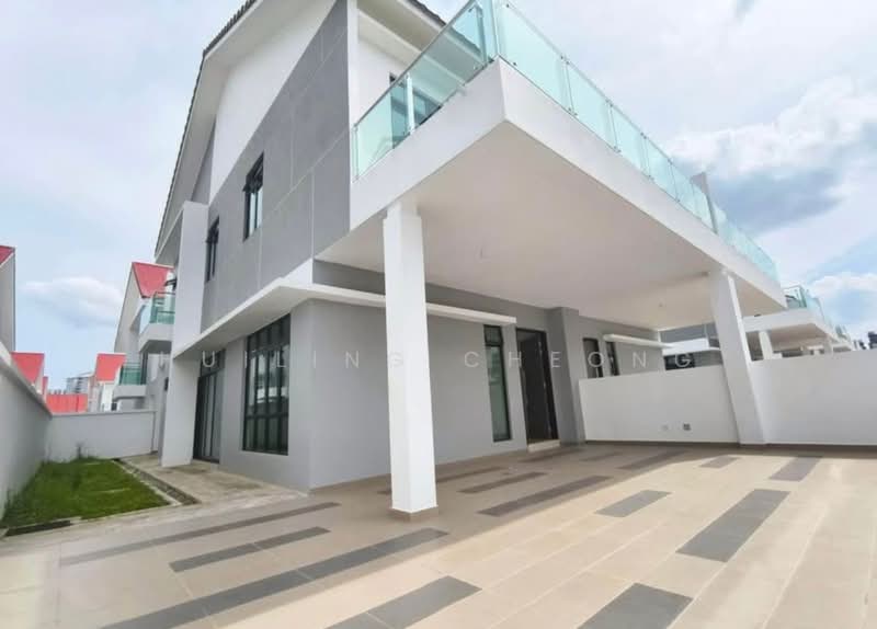 Cluster House for Sale in Taman Mount Austin (Tebrau) - Huiling Cheong - Exterior - PropertyGuru.com.my