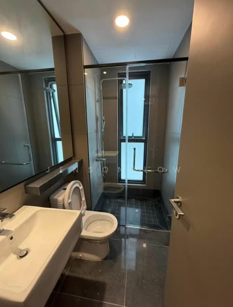 Service Residence for Rent at Bloomsvale Menara Vista Petaling - Jenson Low - Bathroom - PropertyGuru.com.my