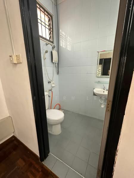 Taman Pelangi Indah untuk Untuk Disewa - RM 1,700 /bulan, Mac 2026 - Bathroom - PropertyGuru.com.my