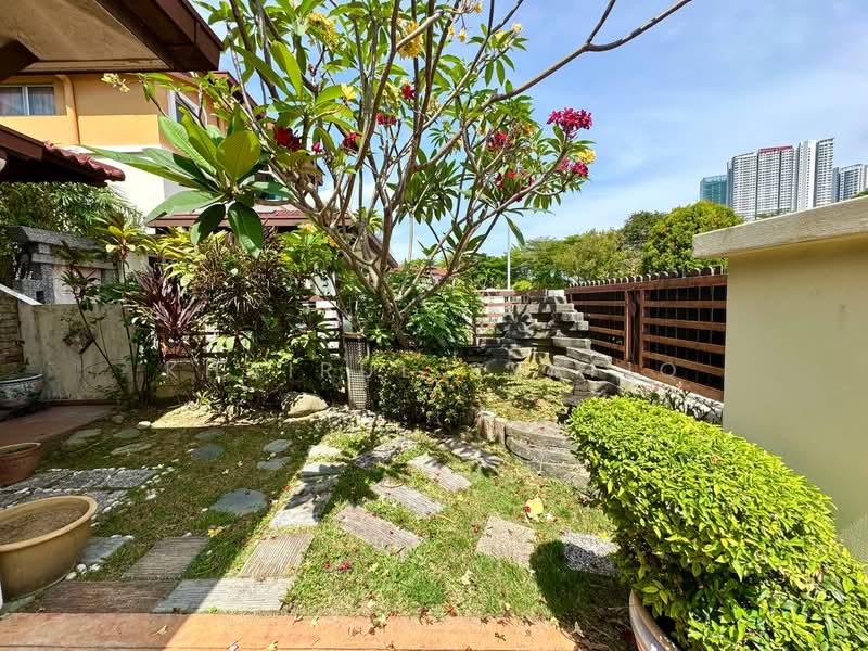 Semi-Detached House for Sale in Setia Alam (Selangor) - Khairul Syafiq - Garden - PropertyGuru.com.my