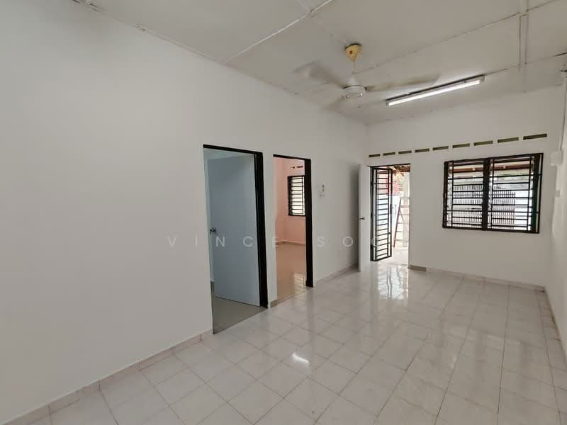 1-storey Terraced House for Sale in Taman Universiti (Skudai) - Vince Soo - Living Room - PropertyGuru.com.my