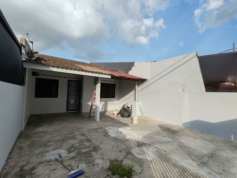 1-storey Terraced House for Sale in Taman Universiti (Skudai) - Vince Soo - Exterior - PropertyGuru.com.my