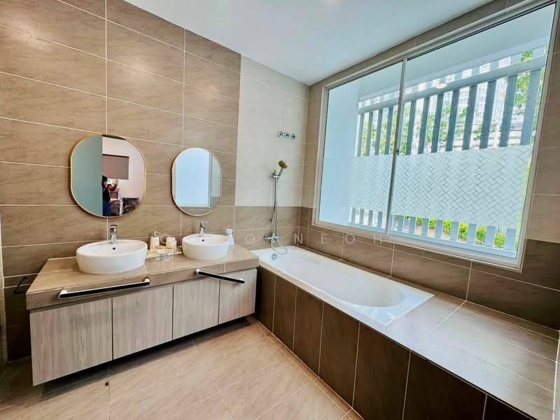 Semi-Detached House for Sale in Cyberjaya (Selangor) - Coco Neoh - Bathroom - PropertyGuru.com.my