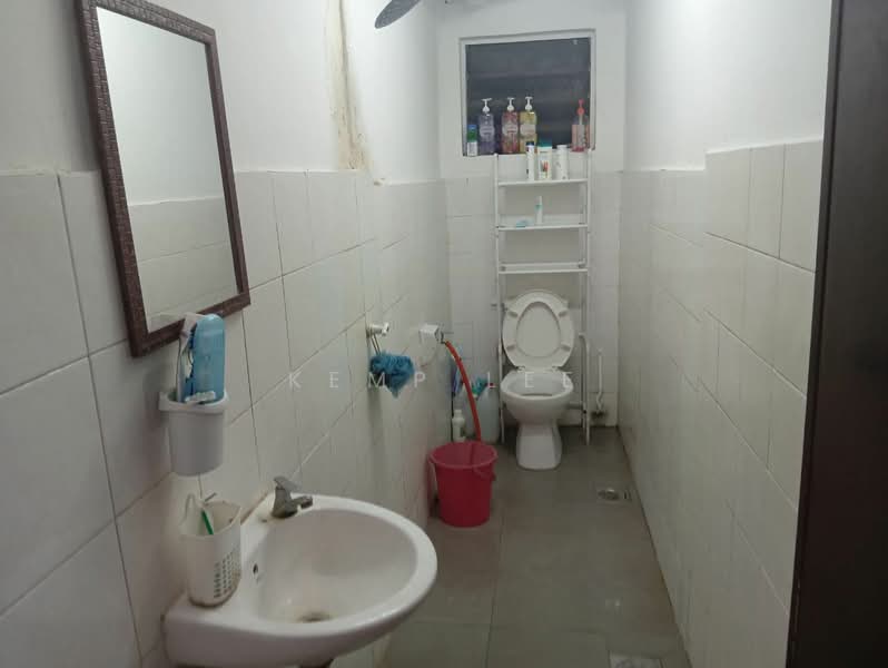Flat for Sale at Vista Subang - Kemp Lee - Bathroom - PropertyGuru.com.my