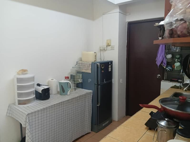 Flat for Sale at Vista Subang - Kemp Lee - Kitchen - PropertyGuru.com.my