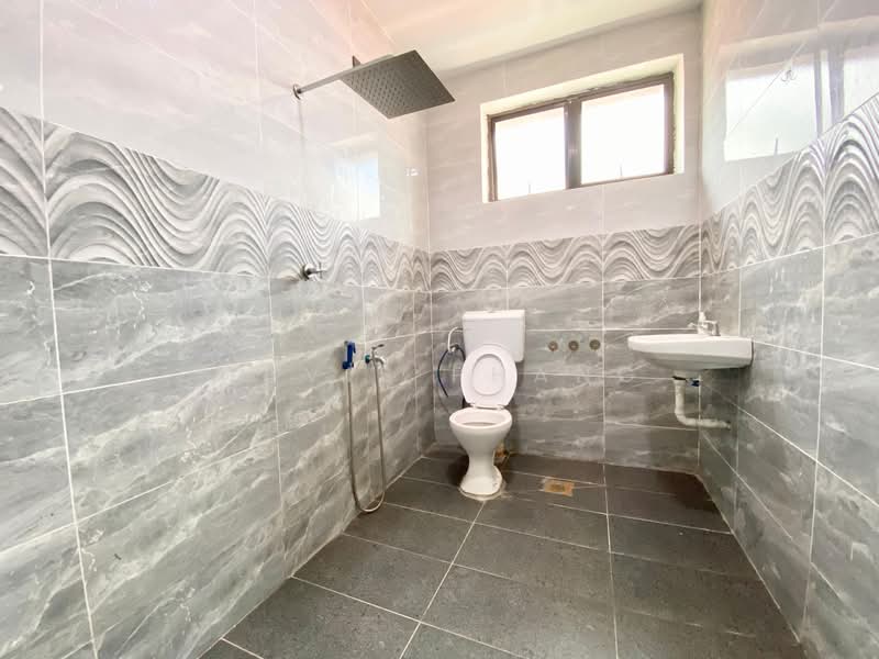 Semi-Detached House for Sale in Taman Pelangi (Johor Bahru) - Mavis Phang - Bathroom - PropertyGuru.com.my