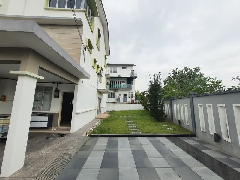 Townhouse for Sale in Seri Kembangan (Selangor) - Jason Tan - Exterior - PropertyGuru.com.my