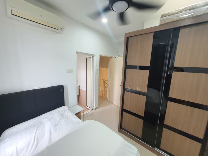 Townhouse for Sale in Seri Kembangan (Selangor) - Jason Tan - Bedroom - PropertyGuru.com.my