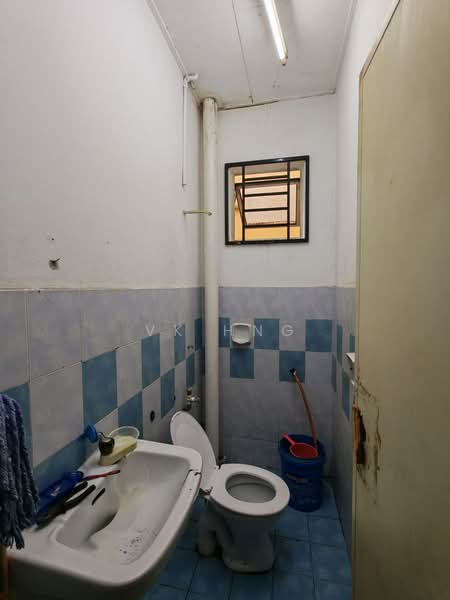 Apartment for Sale at Nusa Bestari Shoplot Apartment - VK Hng - Bathroom - PropertyGuru.com.my