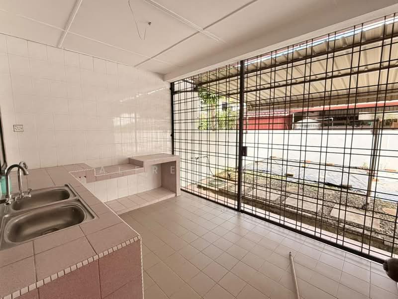 Semi-Detached House for Sale in Kempas Heights (Kuching) - Alfred Chua - Kitchen - PropertyGuru.com.my