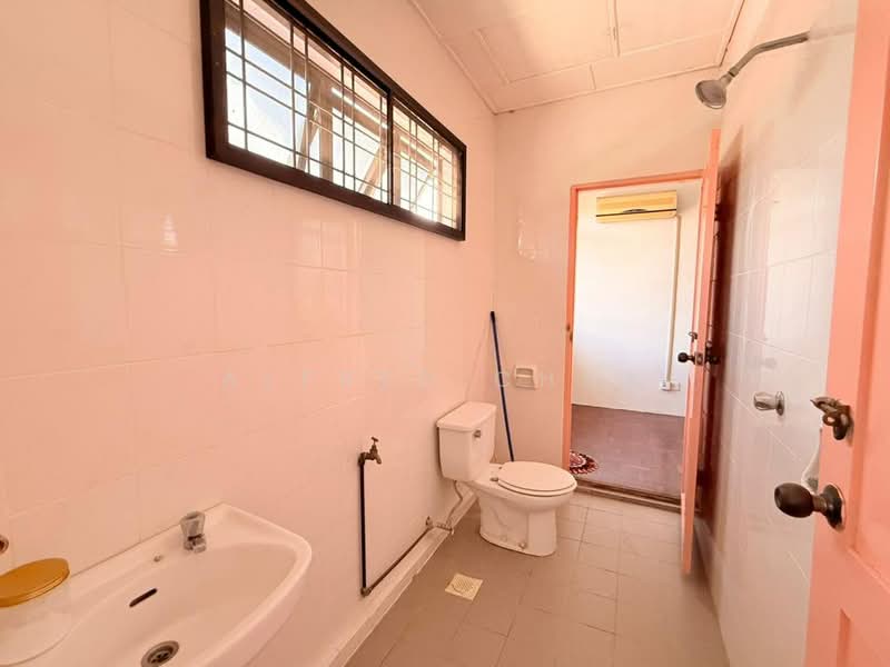Semi-Detached House for Sale in Kempas Heights (Kuching) - Alfred Chua - Bathroom - PropertyGuru.com.my