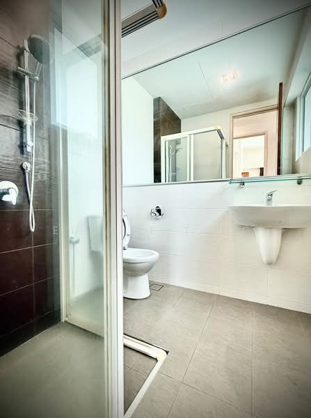 Kondominium untuk Dijual di Bayu Ferringhi Condominiums - Eugene Tung - Bathroom - PropertyGuru.com.my