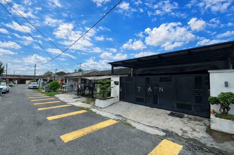 Rumah Teres 1 Tingkat untuk Dijual di Taman Universiti - Braden Tan - Exterior - PropertyGuru.com.my
