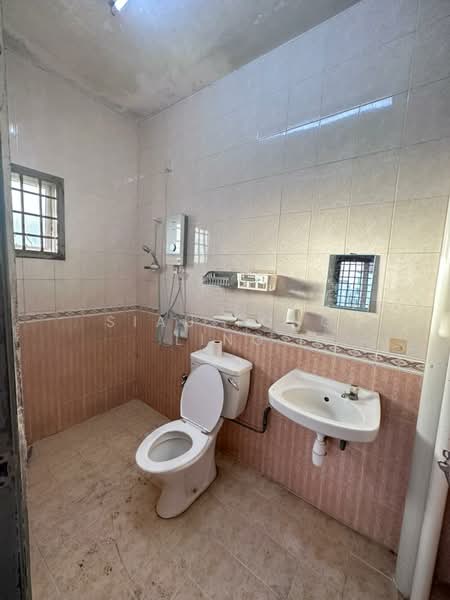 Apartment for Sale at Bistari Impian Apartment - Siau Tong Ling - Bathroom - PropertyGuru.com.my