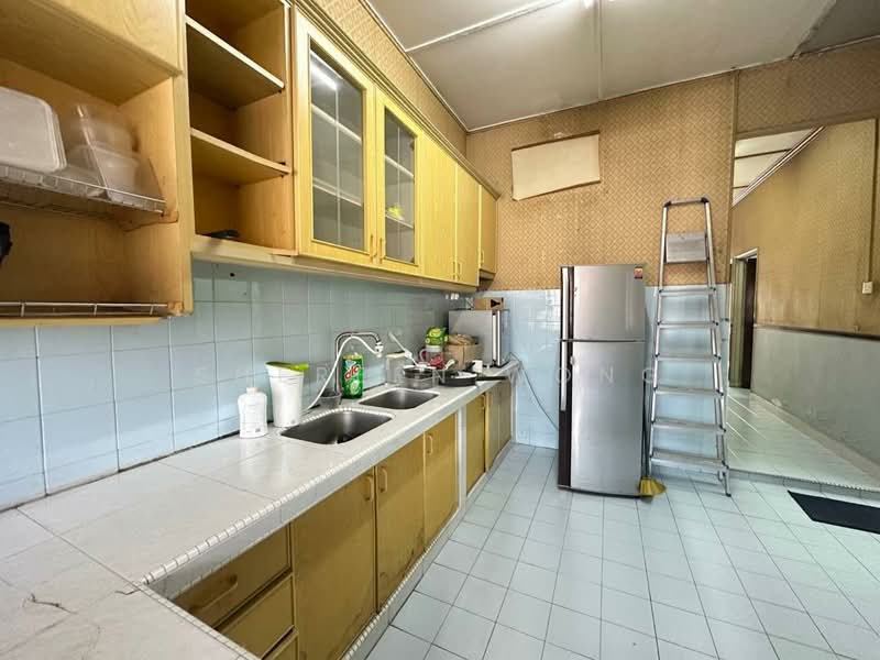 Taman Johor Jaya untuk Untuk Dijual - RM 535,000, Mac 2026 - Kitchen - PropertyGuru.com.my