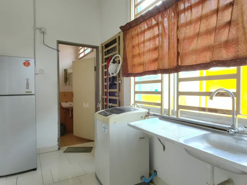 Kulim Square FULLY FURNISHED TERRACE Near Lunas TOLL BKE HI TECH Park untuk Untuk Disewa - RM 1,400 /bulan, Mac 2026 - Kitchen - PropertyGuru.com.my